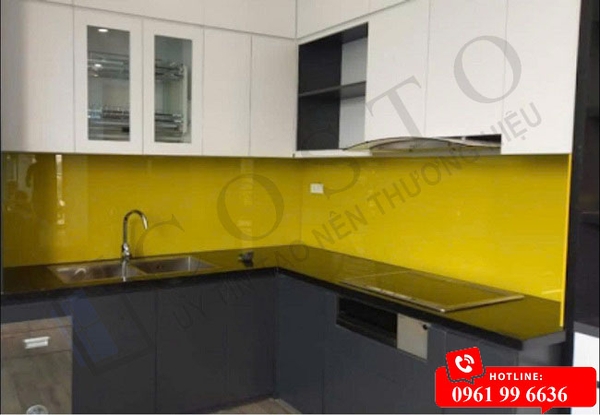 kính dán tường bếp đẹp