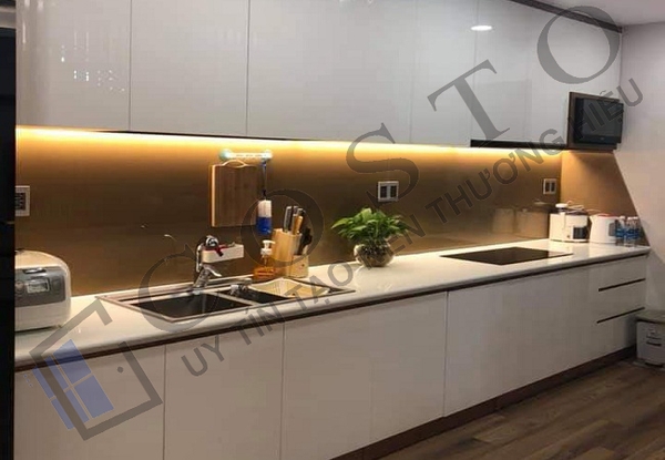 Kính ốp bếp chịu nhiệt