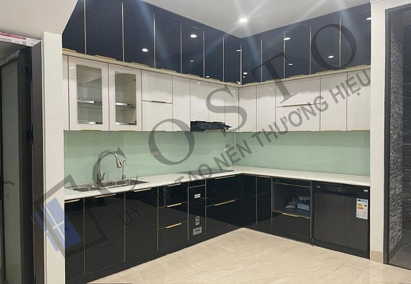 Kính ốp bếp màu gì đẹp