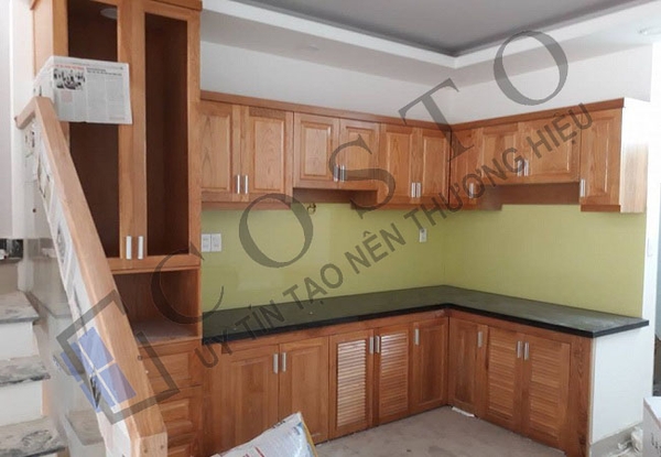 Kính ốp bếp màu nâu