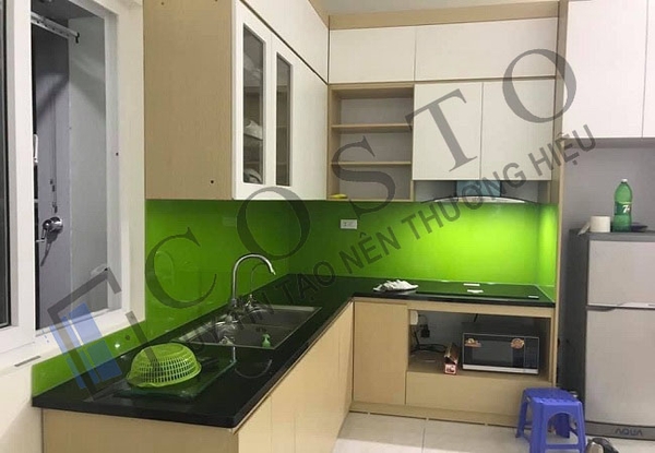 Kính ốp bếp sơn màu