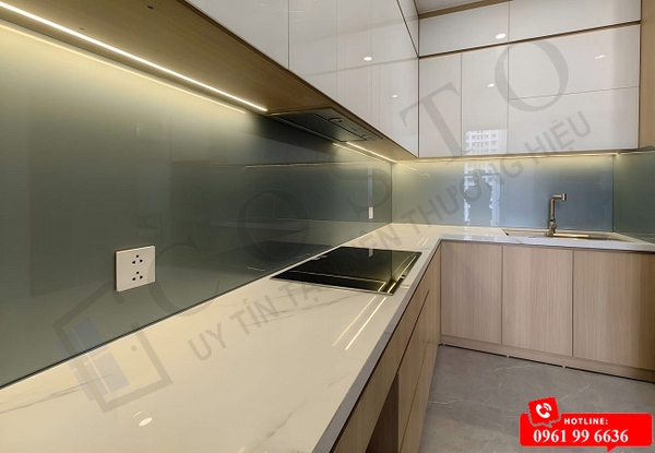 LẮP KÍNH ỐP BẾP CHỊU NHIỆT