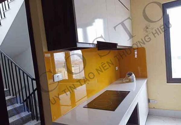 ốp kính bếp chính hãng