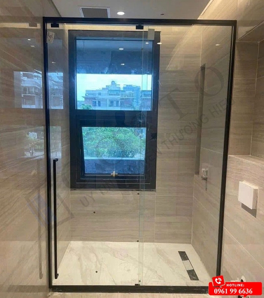 Phòng tắm kính cửa lùa