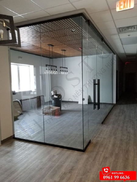thi công cửa kính văn phòng