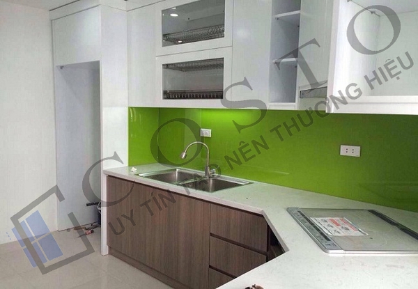 Thi công kính ốp bếp