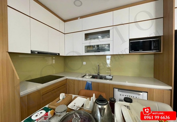 thi công kính ốp tường đẹp