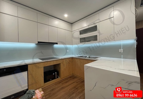 Thi công kính ốp tường cường lực