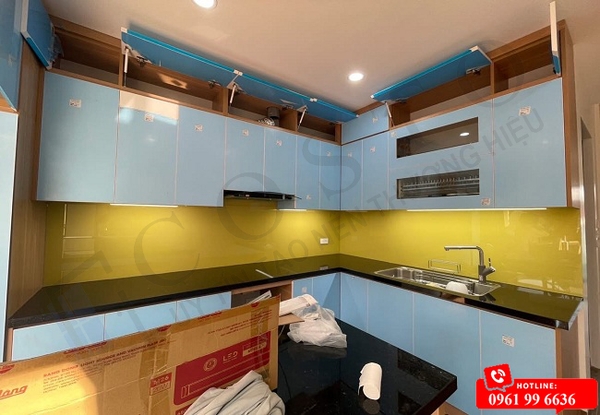 Thi công kính ốp tường giá bao nhiêu