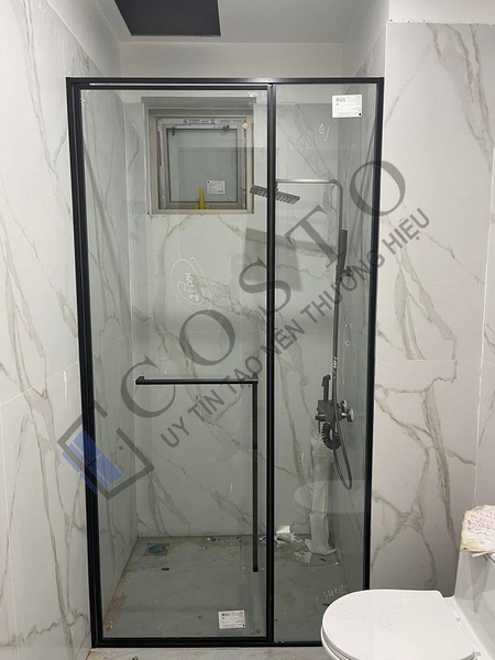 Vách kính nhà tắm