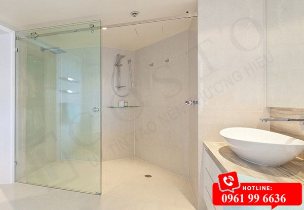 Vách kính nhà tắm cửa lùa