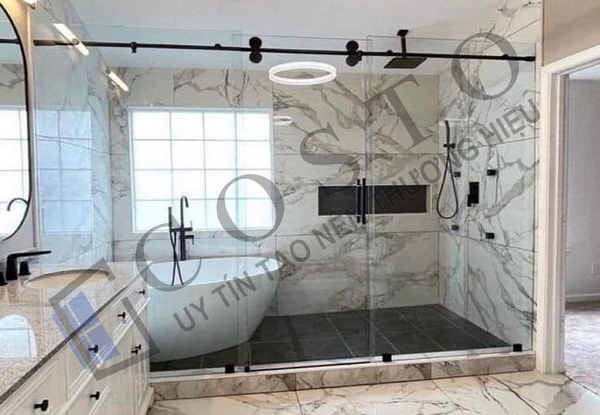 Vách kính nhà tắm cửa lùa
