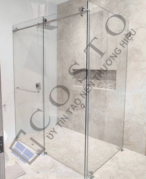 Vách kính nhà tắm cửa lùa