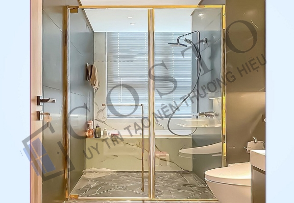 Vách kính nhà tắm mở