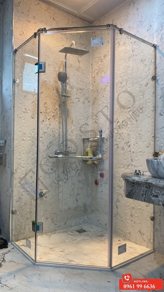 vách kính phòng tắm