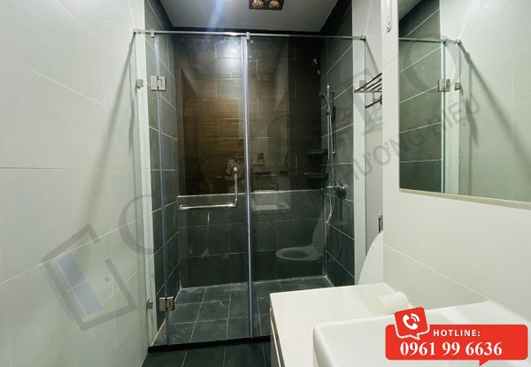 vách kính phòng tắm nhỏ