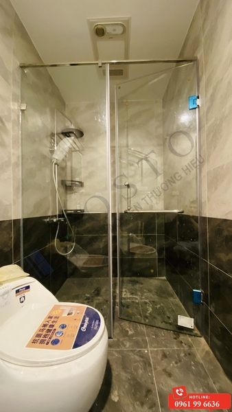 vách kính phòng tắm nhỏ