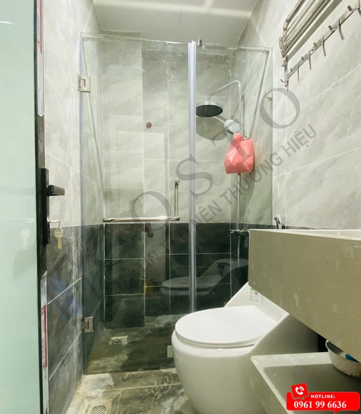vách kính phòng tắm nhỏ