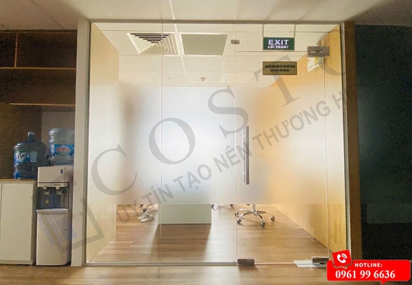 vách kính văn phòng 