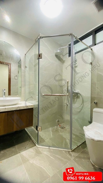 vách ngăn kính phòng tắm cường lực