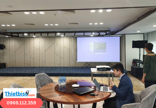 Bộ số 5 - Thuê máy chiếu và màn chiếu (6000 lumens và màn 136 inch)