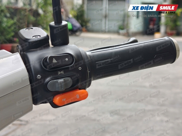 Cụm công tắc bên phải
