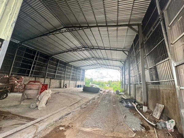 🌼Bán Nhà Kho xưởng  + Giá : 3.600.000.000 + Diện tích 2.540 mv