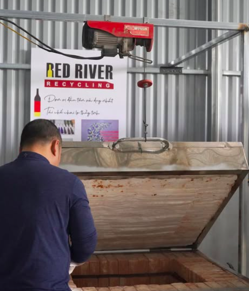 Meet The Maker #3 | Anh Phạm Minh Đức & Red River Recycling: Hành trình hồi sinh những mảnh vỡ thủy tinh