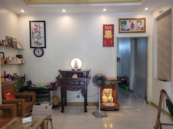 BÁN NHÀ 1 TRỆT 1 LẦU MẶT TIỀN PHẠM VĂN ĐỒNG – KDC XẺO TRÔM (CÓ SÂN THƯỢNG)