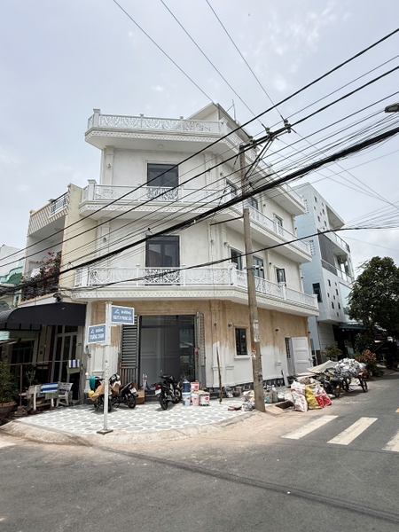 🏡 BÁN NHÀ GÓC TÂN CỔ ĐIỂN – KDC XẺO TRÔM – CÓ SÂN ĐẬU Ô TÔ