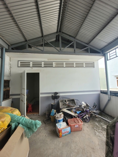 BÁN NHÀ 1 TRỆT 1 LẦU MẶT TIỀN PHẠM VĂN ĐỒNG – KDC XẺO TRÔM (CÓ SÂN THƯỢNG)