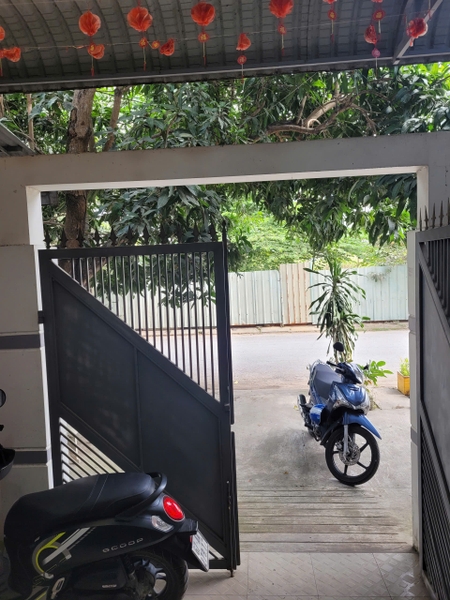 BÁN NHÀ 1 TRỆT 1 LẦU MẶT TIỀN PHẠM VĂN ĐỒNG – KDC XẺO TRÔM (CÓ SÂN THƯỢNG)