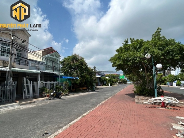 [CT11] Cho thuê nhà : Đường Lạc Long Quân - Bình Khánh