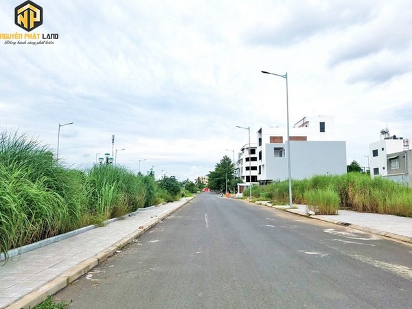 BÁN GẤP NỀN DF10 MẶT CÔNG VIÊN - GOLDEN CITY [MSP: DB.TN8BGC.1]