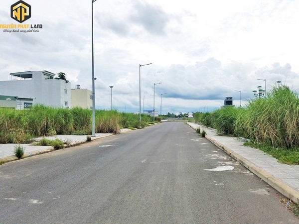 BÁN GẤP NỀN DF10 MẶT CÔNG VIÊN - GOLDEN CITY [MSP: DB.TN8BGC.1]