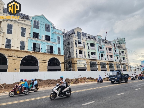 Bán kín Nhà : MT Trần Hưng Đạo - Mỹ Bình B.THĐ.4]