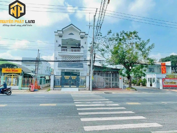 BÁN NHÀ :  1 TẦNG TRỆT VÀ 3 TẦNG LẦU CAO CẤP  [BT.THĐ.4]