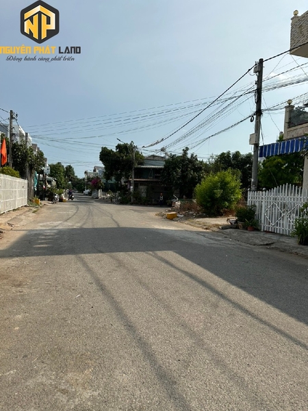 BÁN NỀN ĐƯỜNG LÊ HOÀN [B.LH.2]