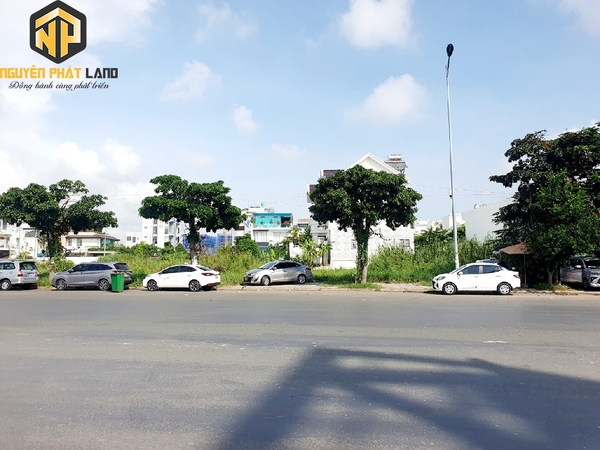 Cho thuê nền 400m2 mặt tiền 15m gần quán cafe Cá Koi cũ [T.NTH.10]