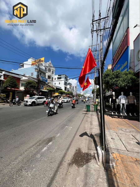 CHO THUÊ NHÀ MT ĐƯỜNG HÀ HOÀNG HỔ - VỊ TRÍ THUẬN LỢI KINH DOANH [T.HHH.9]