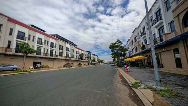 🏠 Bán Nhà 1 Trệt 2 Lầu Khu Tây Sông Hậu GĐ2, Đường Lớn Số 10