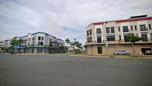 🏠 Bán Nhà 1 Trệt 2 Lầu Khu Tây Sông Hậu GĐ2, Đường Lớn Số 10