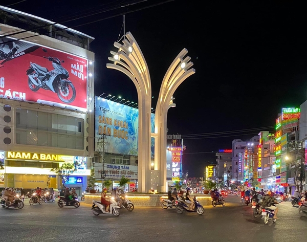 🏠 CHO THUÊ TOÀ NHÀ 1 HẦM 6 TẦNG MẶT TIỀN TRẦN HƯNG ĐẠO - TRUNG TÂM LONG XUYÊN!