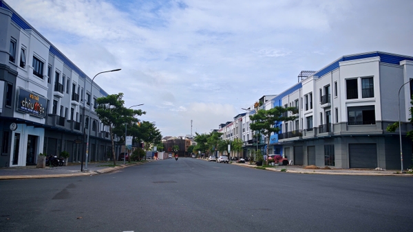 🏠 Bán Nhà 1 Trệt 2 Lầu Đường Lớn Số 10 Tây Sông Hậu GĐ2 - Kế Góc TT Thương Mại