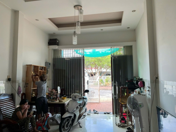 🏠 Bán Nhà 1 Trệt 2 Lầu Mặt Tiền Lạc Long Quân - Sao Mai Bình Khánh