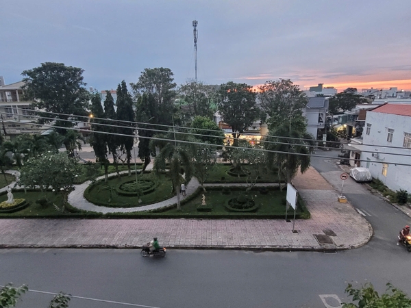 🏠 Bán Nhà 1 Trệt 2 Lầu Mặt Tiền Ung Văn Khiêm, Đông Xuyên - Có Sân Thượng!