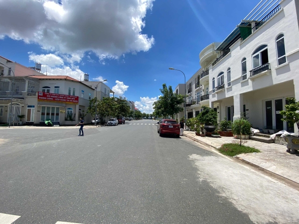 🏠 Bán Nhà 1 Trệt 2 Lầu Mặt Tiền Dương Diên Nghệ, Mỹ Quý - Tây Sông Hậu!