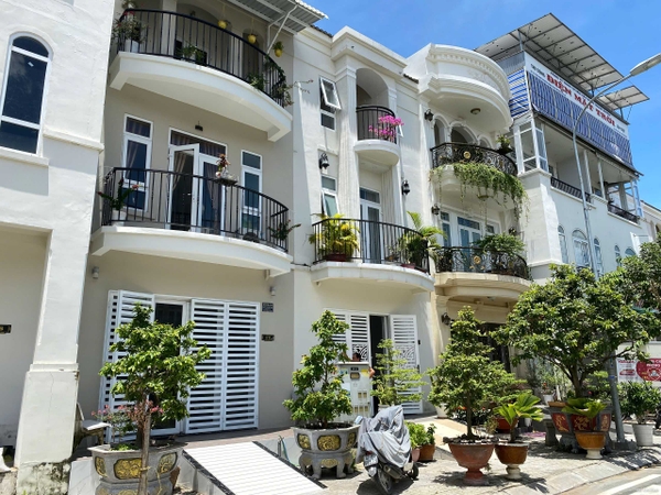 🏠 Bán Nhà 1 Trệt 2 Lầu Mặt Tiền Dương Diên Nghệ, Mỹ Quý - Tây Sông Hậu!