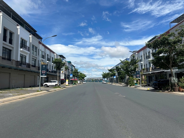 🏠 Bán Cặp Nhà 1 Trệt 2 Lầu Đường Số 10 KĐT Tây Sông Hậu GĐ2 - Đối Diện TT Thương Mại!