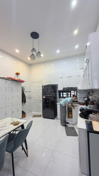 🏠 BÁN NHÀ 1 TRỆT 2 LẦU MẶT TIỀN CAO THẮNG, BÌNH KHÁNH – VỊ TRÍ TRUNG TÂM SẦU UẤT